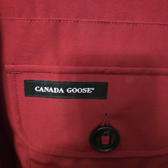 Canada Goose Men's Bold Red Performance Jacket - Picture 5 of 8